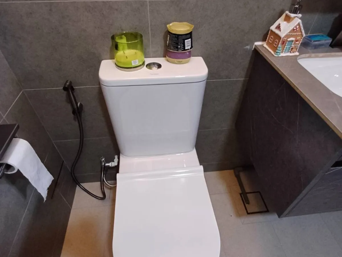 Sanitary fitting installation