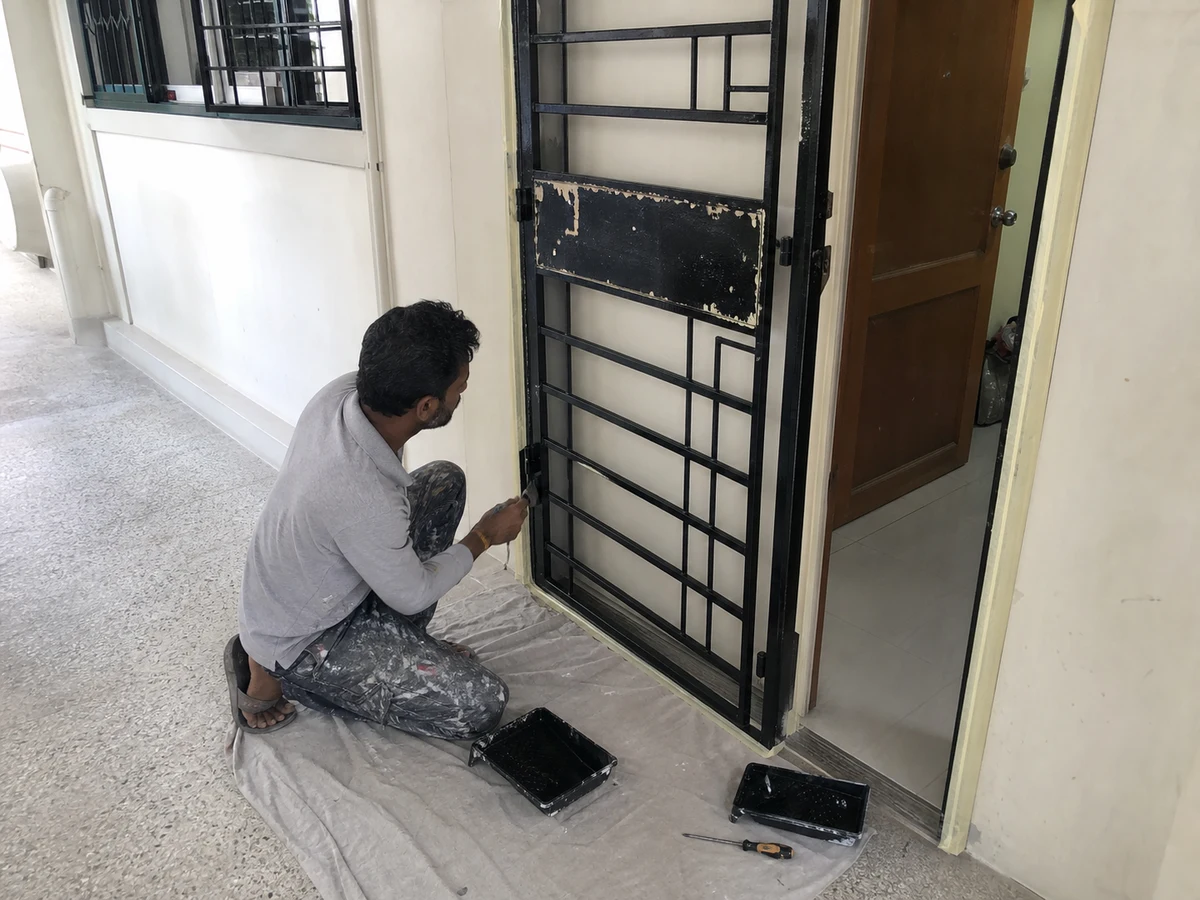 Gate repainting